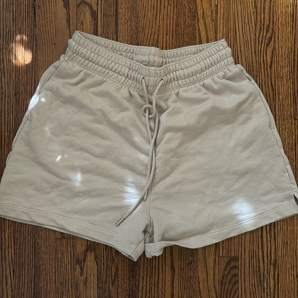 H&M beige drawstring sweatshorts